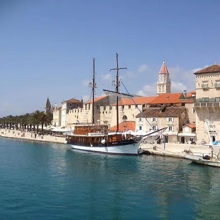 Stonehouse Frida * Trogir